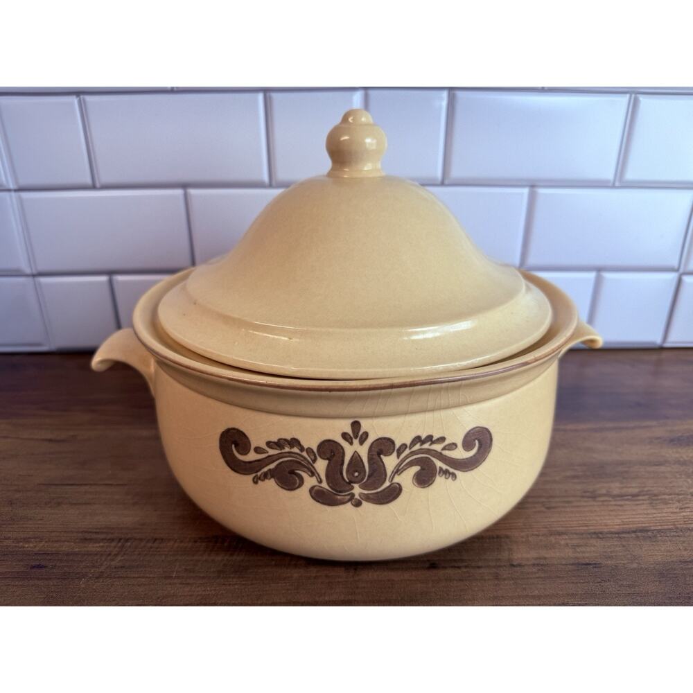 Vintage Pfaltzgraff Village #325 3 1/2 Quart Casserole Dish w/ Lid